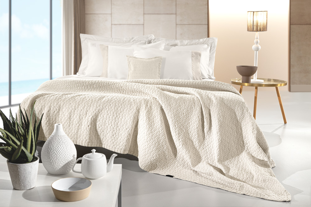 Κουβερτόριο Υπέρδιπλο Guy Laroche Nikki Cream 240X260