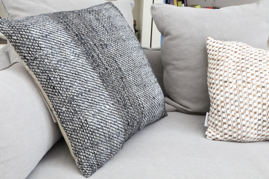 Διακοσμητικό μαξιλάρι Meren Grey/Black (50×50)