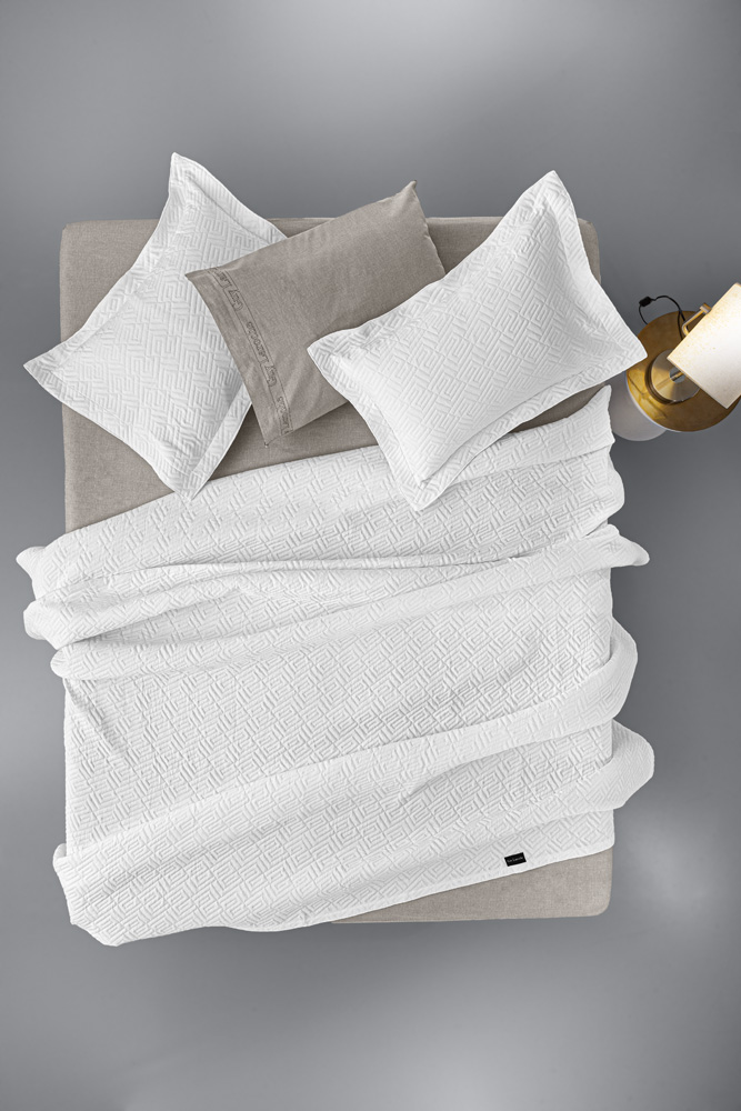 Κουβερτόριο  Υπέρδιπλο Guy Laroche Pattern White 245X260