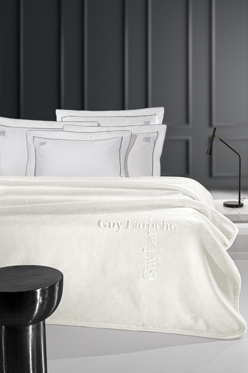 Κουβέρτα Υπέρδιπλη Guy Laroche Logo Ivory 220x240