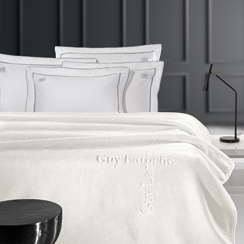 Κουβέρτα Υπέρδιπλη Guy Laroche Logo Ivory 220x240